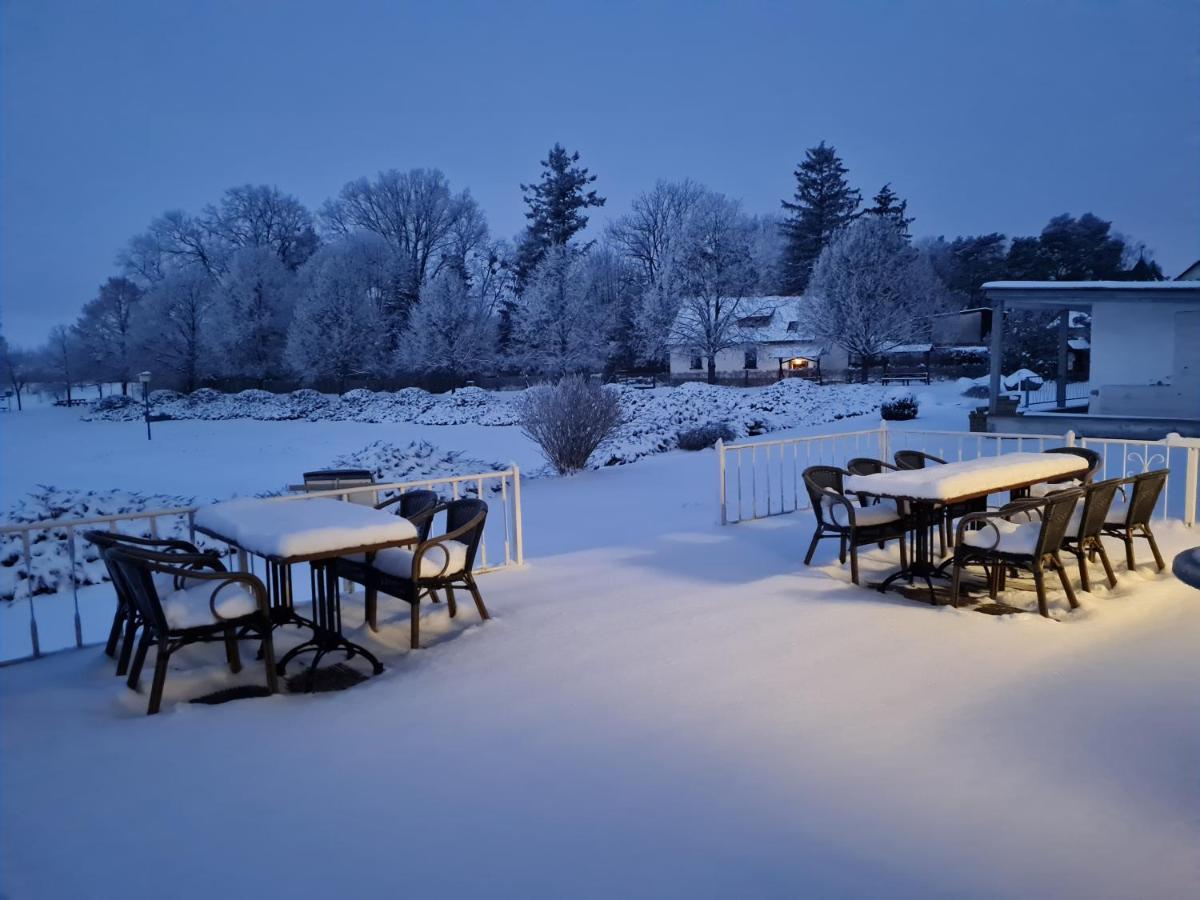 Hotel & Restaurant Haus Am See Locknitz Esterno foto
